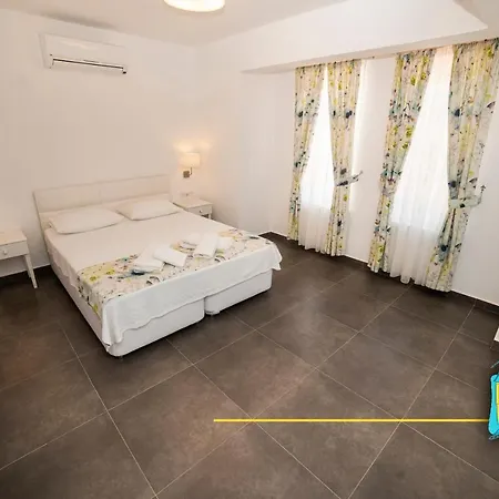 Bed & Breakfast Nilia Butik 3*