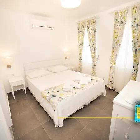Bed & Breakfast Nilia Butik 3*